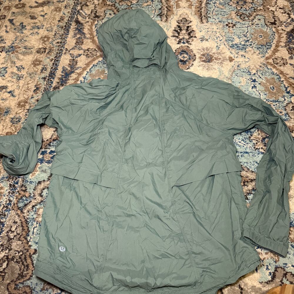 Lululemon Hood Lite Jacket 6 - Picture 3 of 4